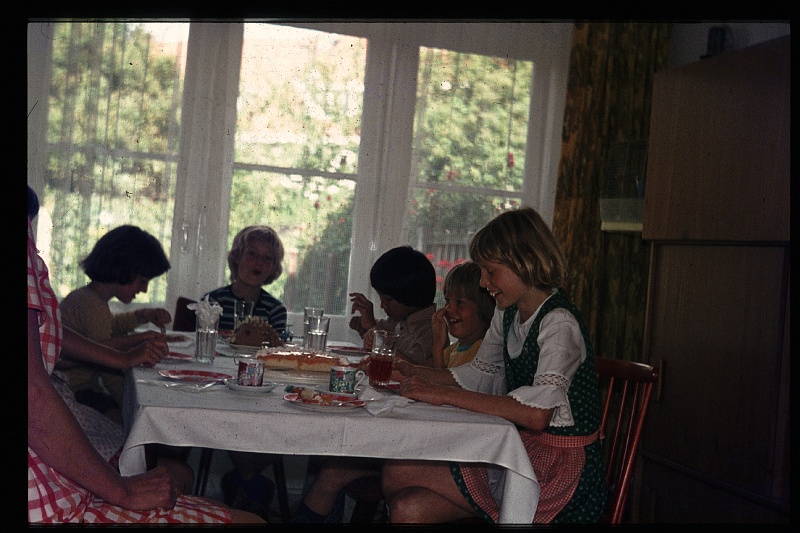 11.Delft aug 1974 Marion,Peter,San,Peter,Tom.JPG